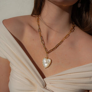 Malene Heart Necklace in Mother of Pearl